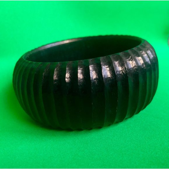 Large Vintage Dark Wood Carved Boho Bangle - Picture 2 of 4
